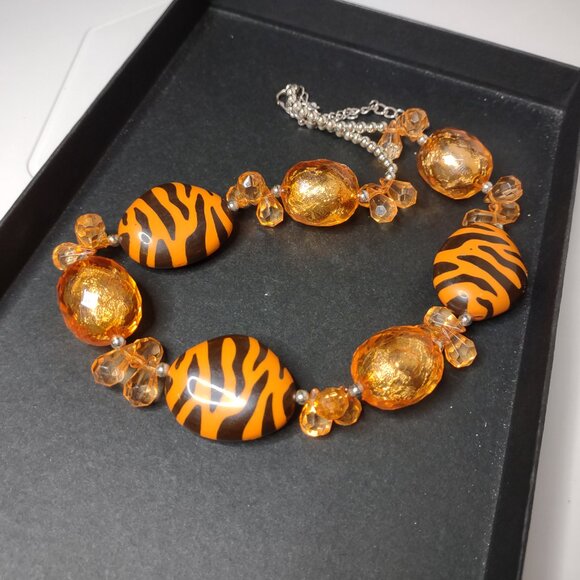 21 Inch Orange Plastic Bead Necklace With Tiger Stripes - Picture 10 of 12